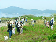 能古島での「ラブアース清掃活動」